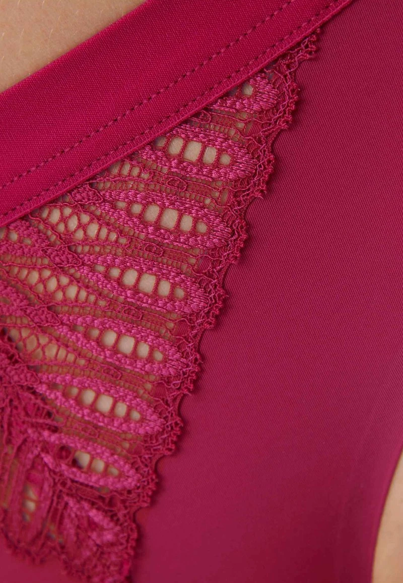 Triumph Femme AURA SPOTLIGHT BRAZILIAN Slip Cassis Sode – Image 4