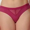 Triumph Femme AURA SPOTLIGHT BRAZILIAN Slip Cassis Sode