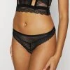 Triumph Femme TEMPTING String Black